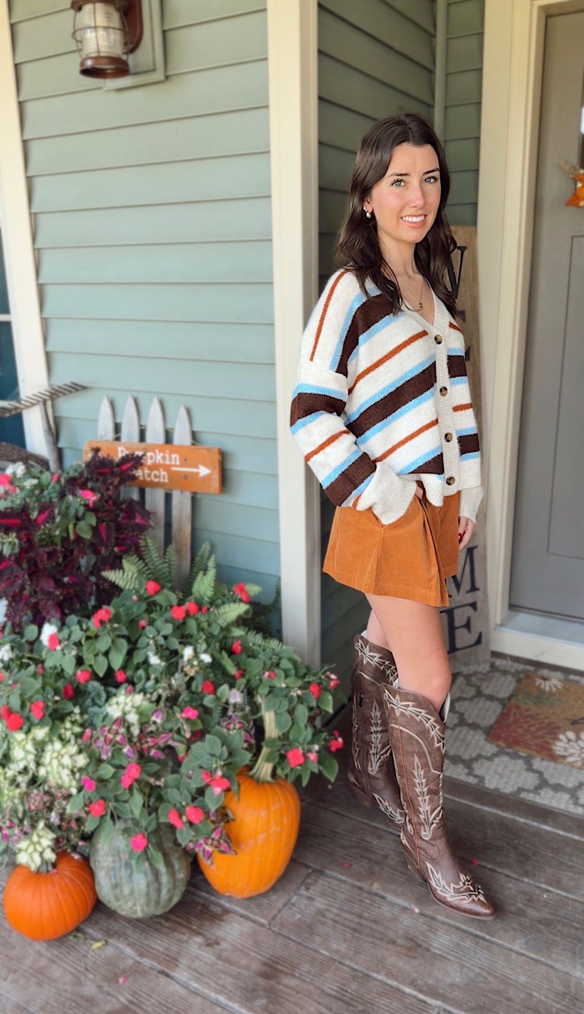 The Antique Pleat Corduroy Shorts