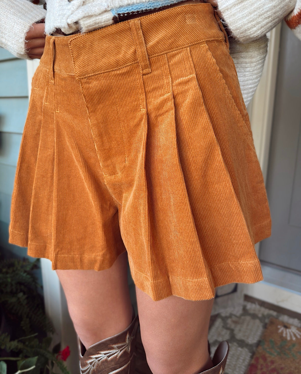 The Antique Pleat Corduroy Shorts