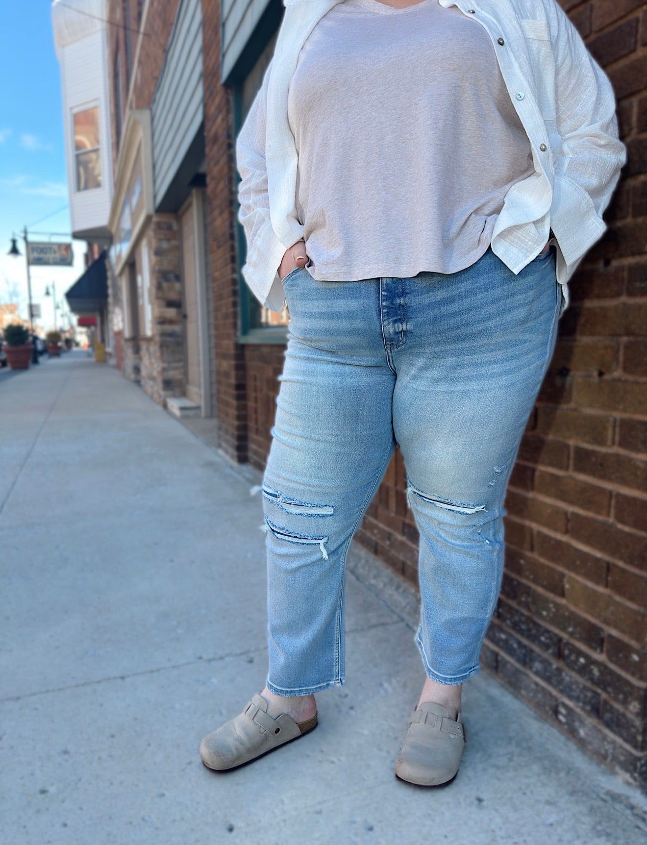 Curvy - Mid Rise Straight Jeans