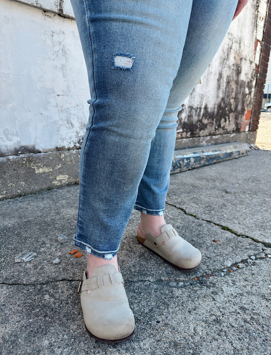 Curvy - High Rise Stretch Distressed Ankle Straight Jeans