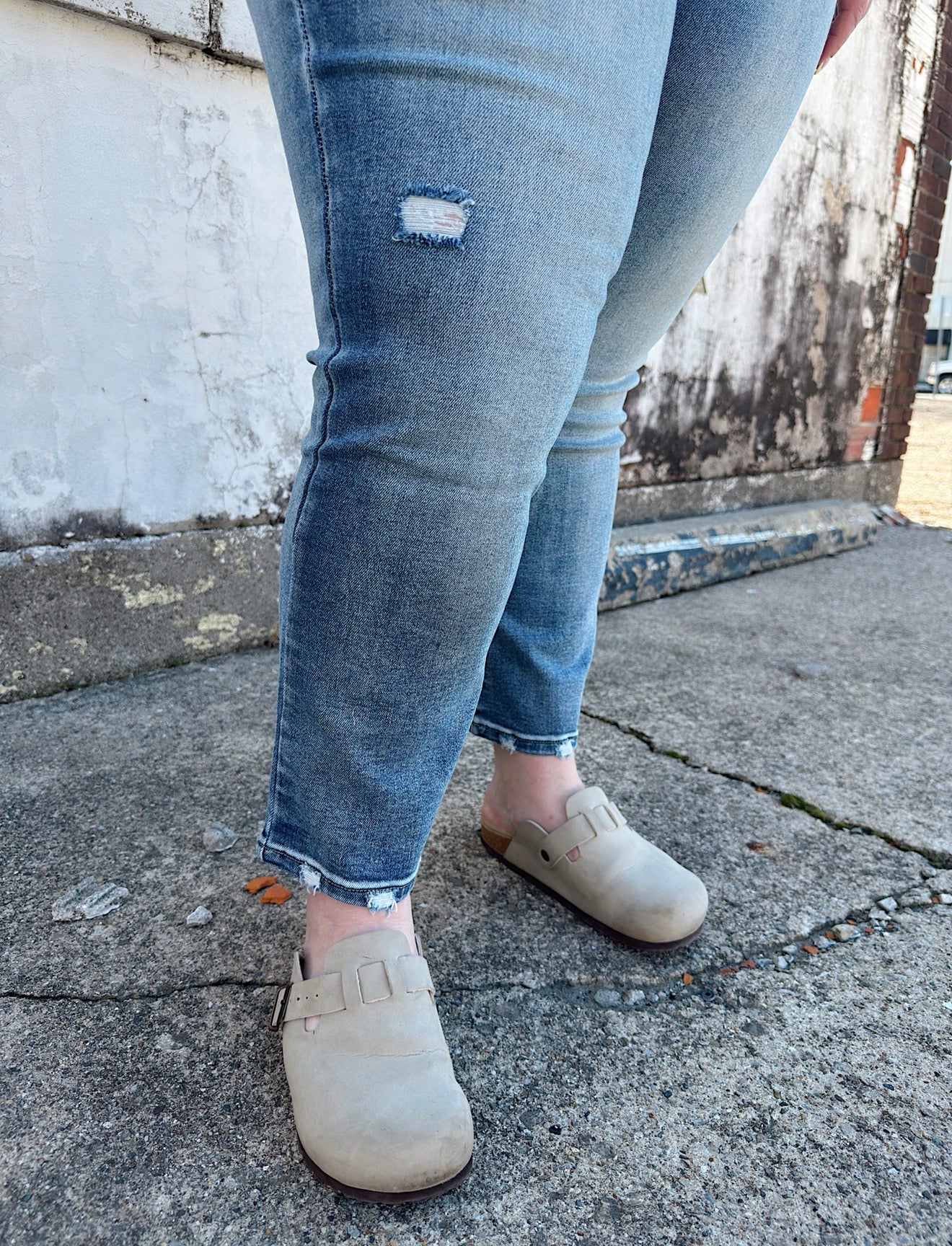 Curvy - High Rise Stretch Distressed Ankle Straight Jeans